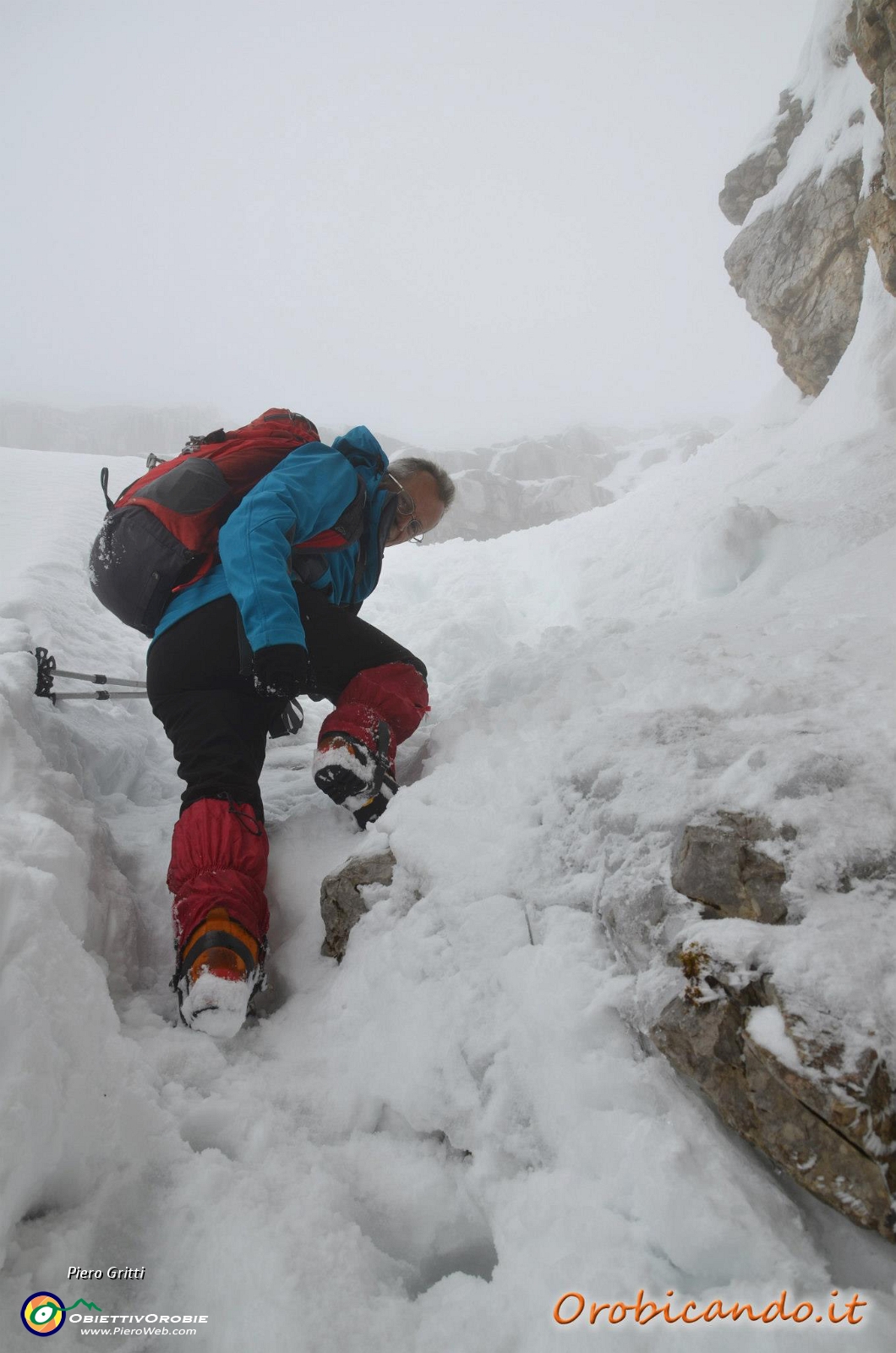 30 la neve rammollita ci favorisce la salita....(foto Giò).jpg